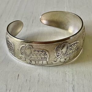 Elephants silver tone 925 embossed cuff bracelet bohemian, Indian boho, vintage?